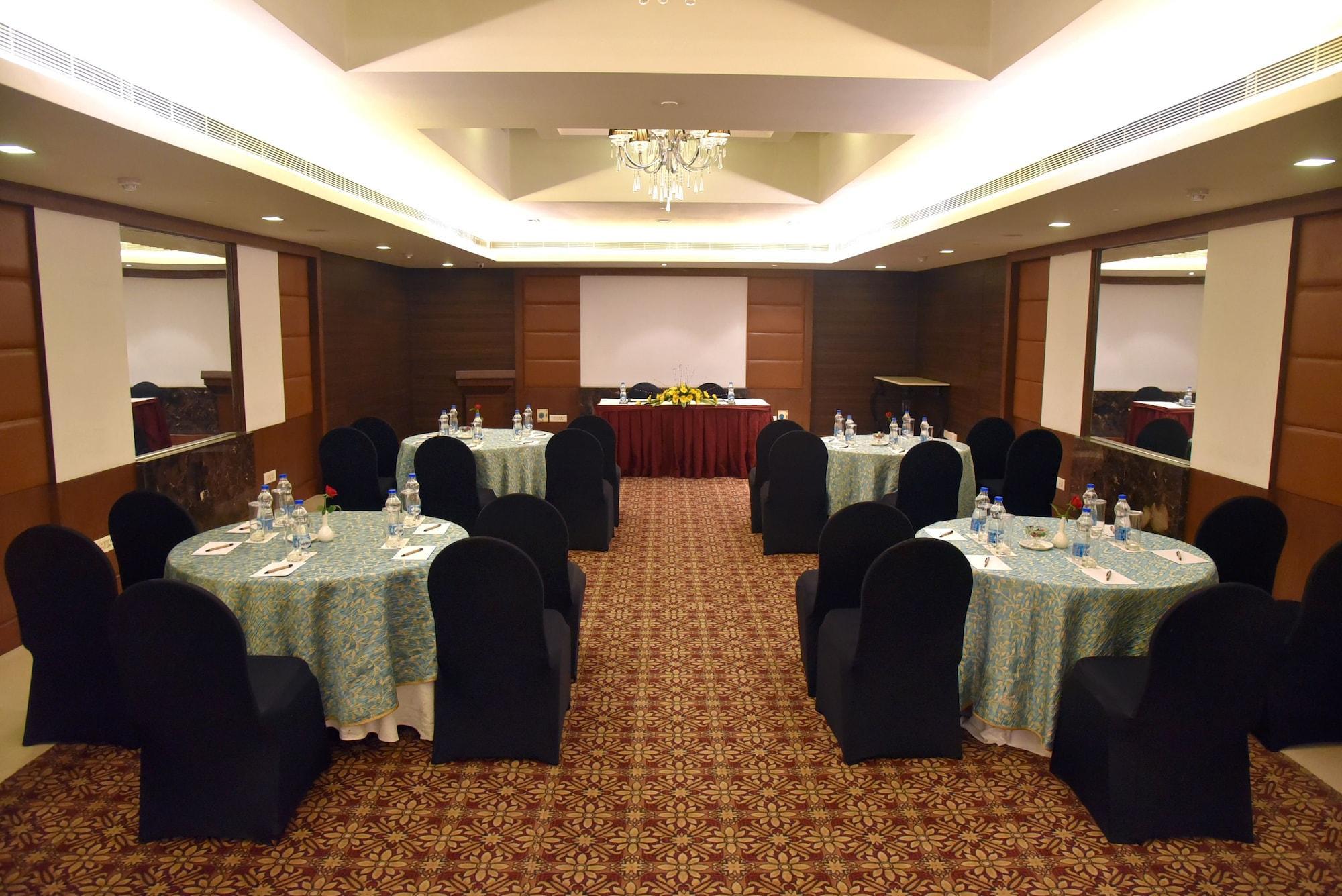 Radisson Hotel Varanasi Exterior foto