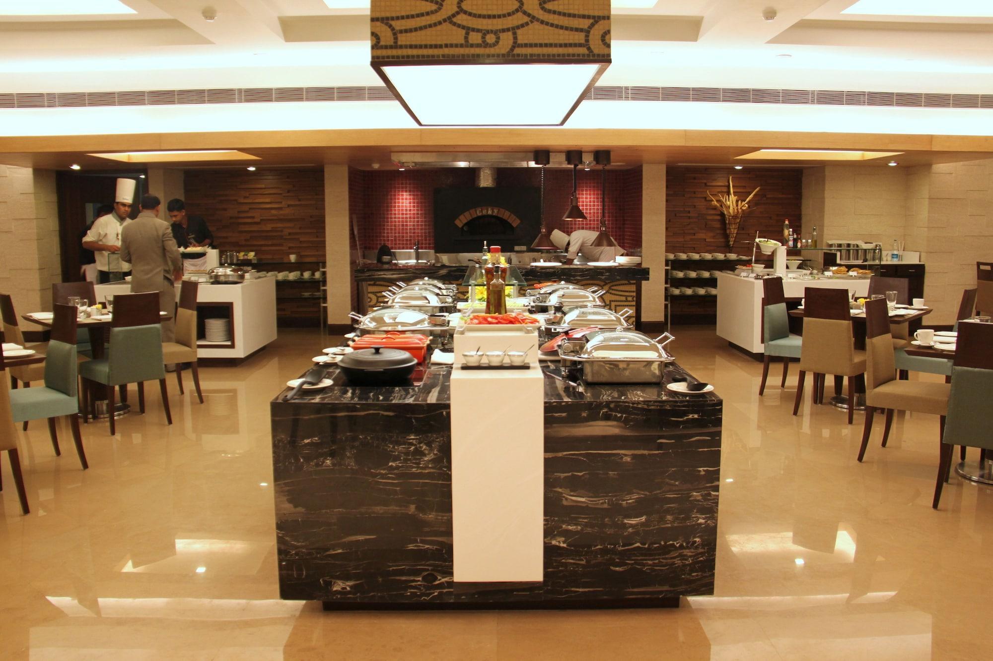 Radisson Hotel Varanasi Exterior foto