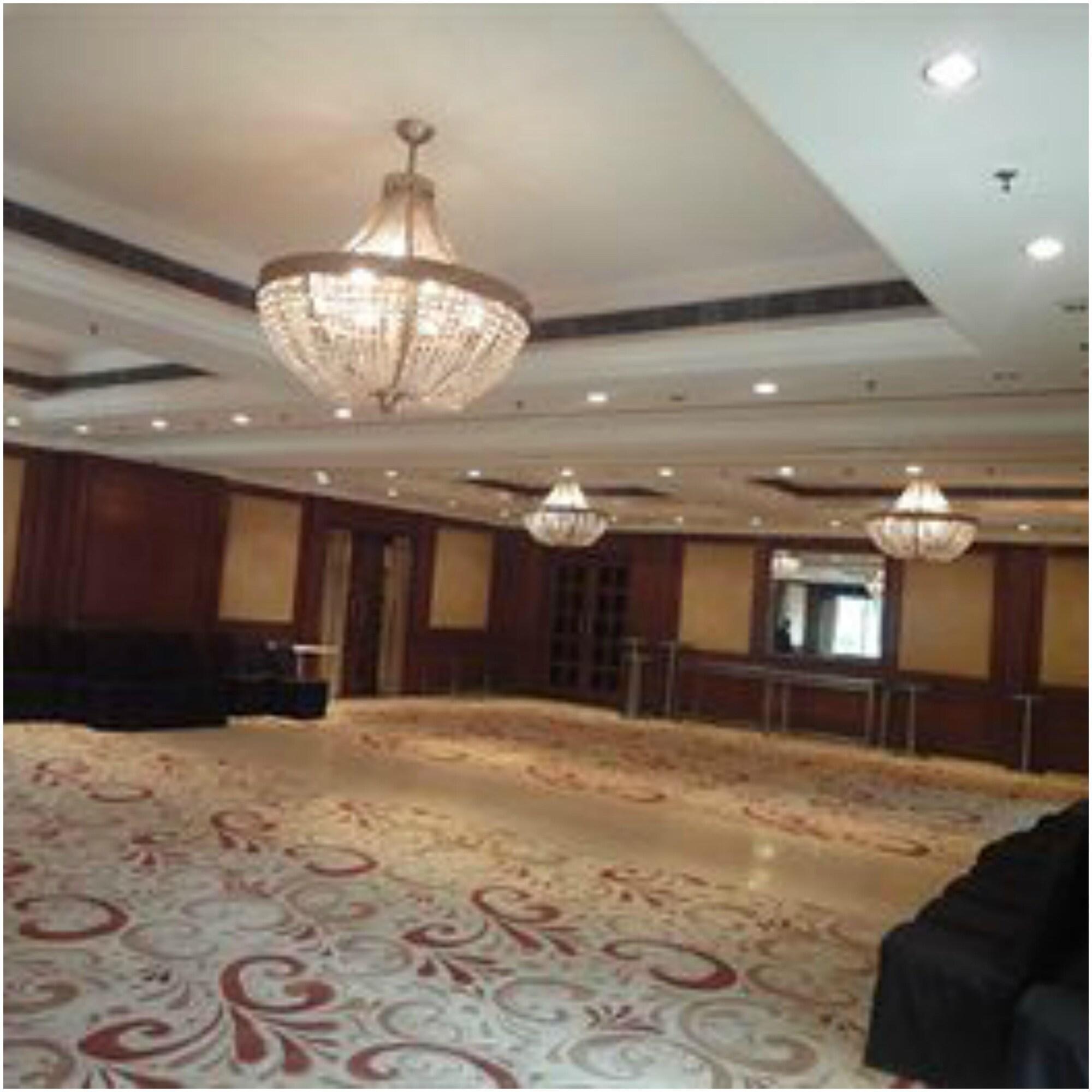 Radisson Hotel Varanasi Exterior foto