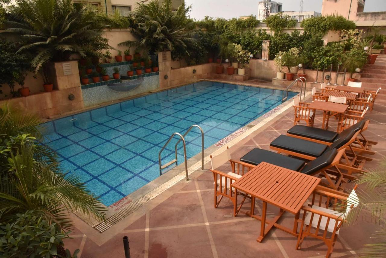 Radisson Hotel Varanasi Exterior foto