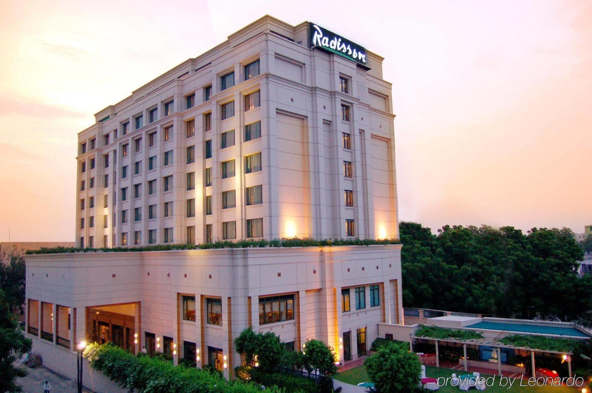 Radisson Hotel Varanasi Exterior foto
