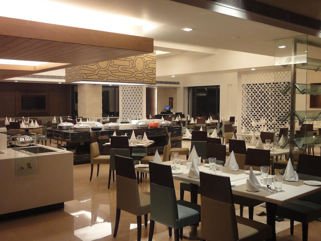 Radisson Hotel Varanasi Exterior foto
