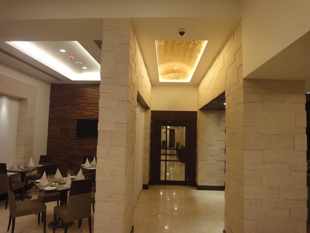 Radisson Hotel Varanasi Exterior foto