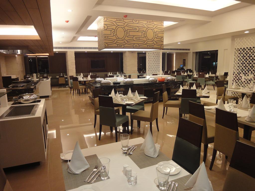 Radisson Hotel Varanasi Exterior foto