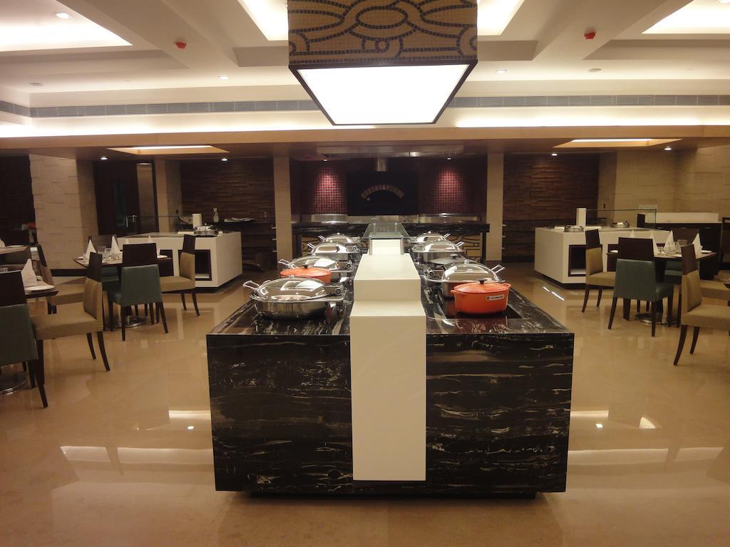 Radisson Hotel Varanasi Exterior foto