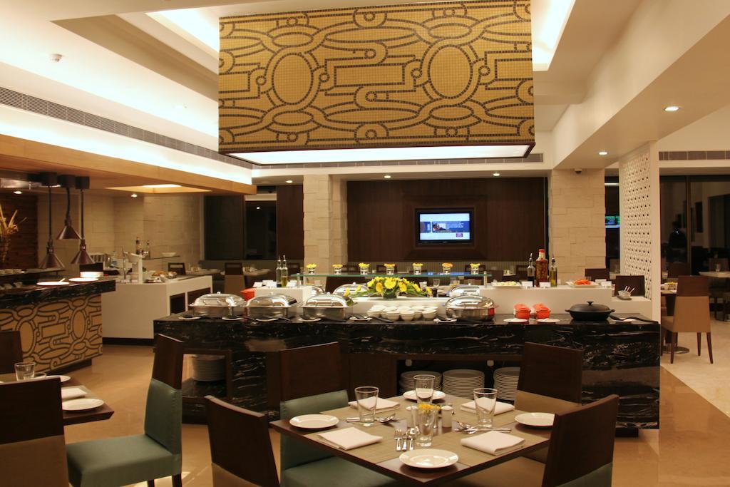 Radisson Hotel Varanasi Exterior foto