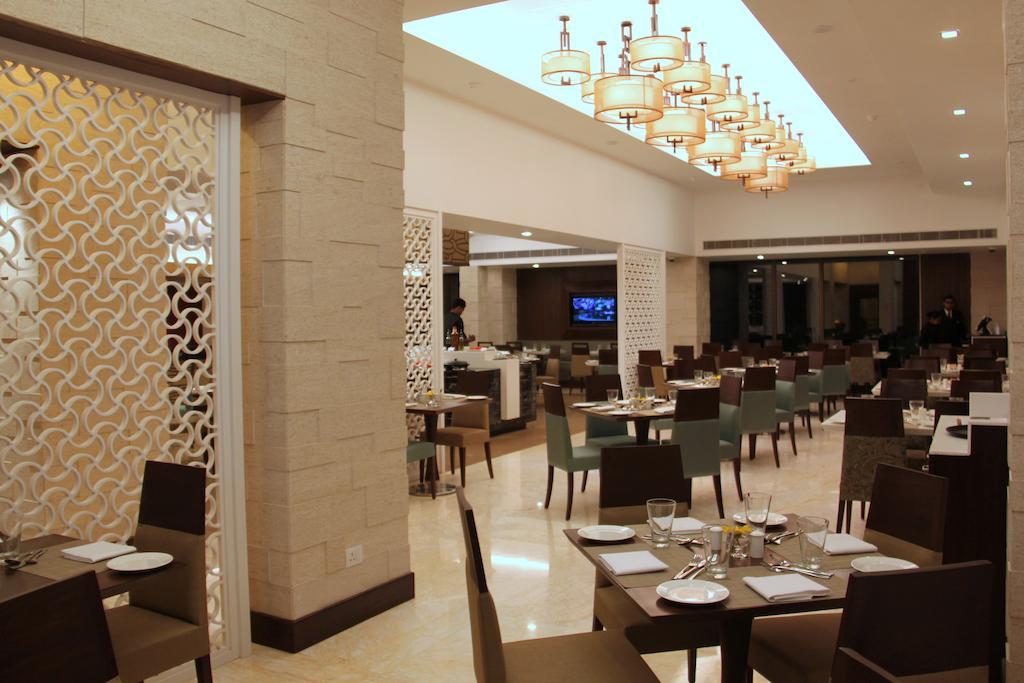 Radisson Hotel Varanasi Exterior foto